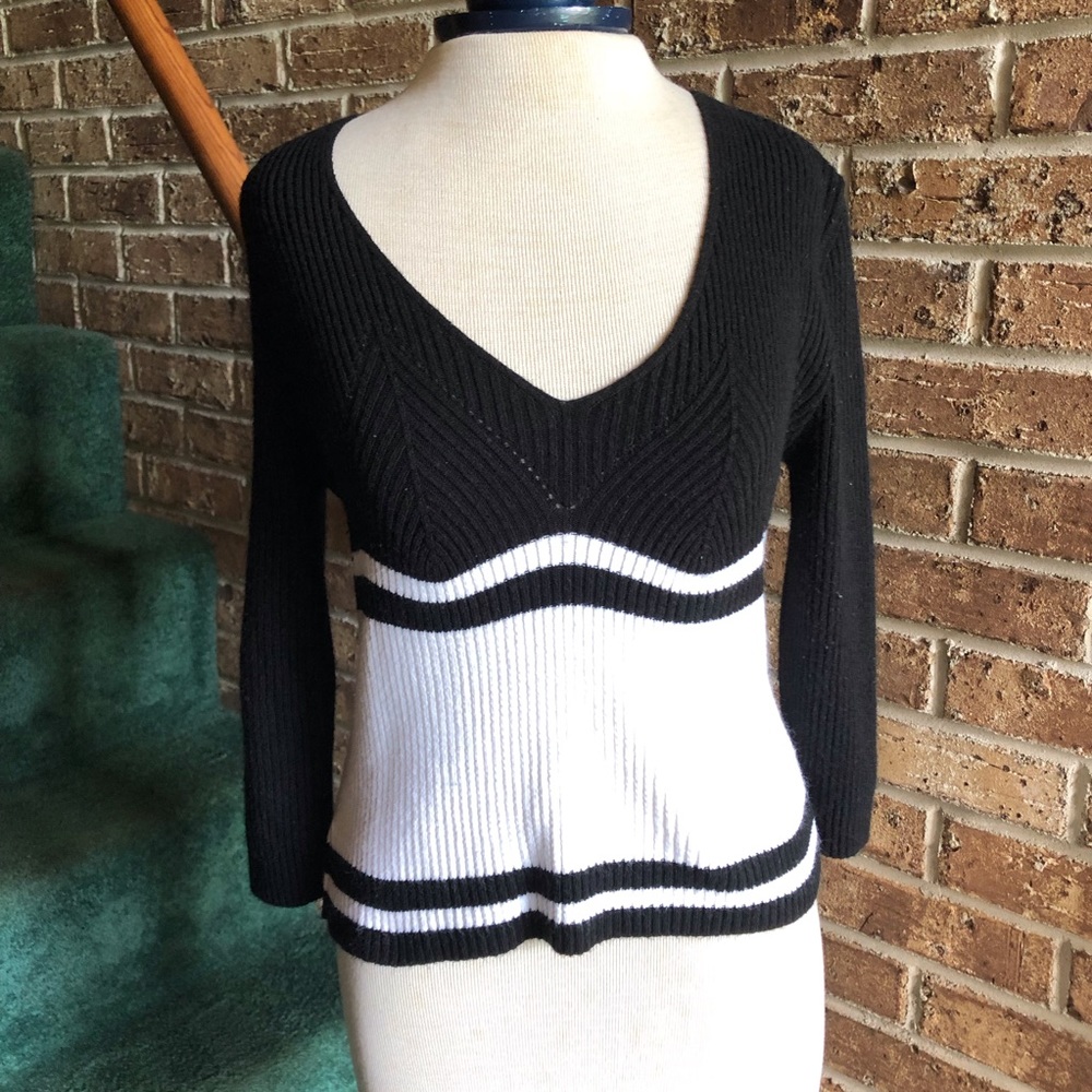 Y2K VTG 90s Black and White Sweater